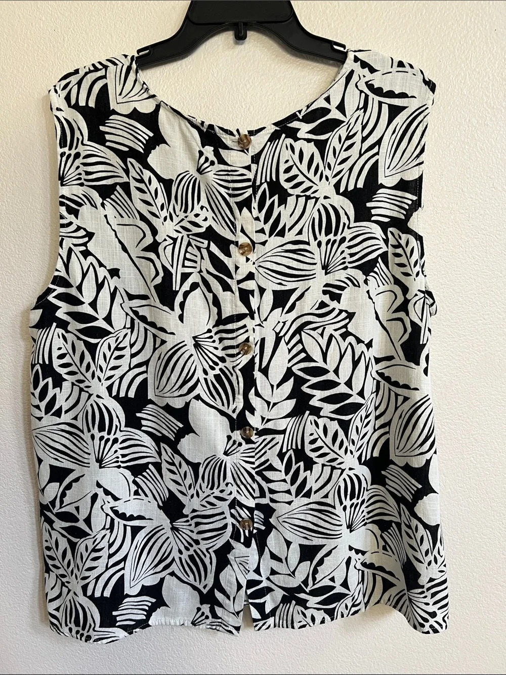 Premise sleeveless scoop